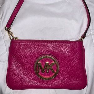 Michael Kors Fulton Wristlet - Magenta